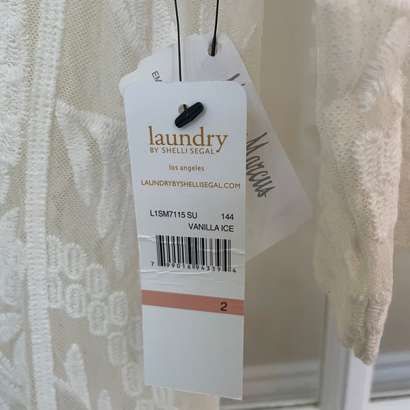 Laundry By Shelli Segal - Beautiful Lace Top in shade “Vanilla Ice”.  NWT!! - Picture 4 of 7